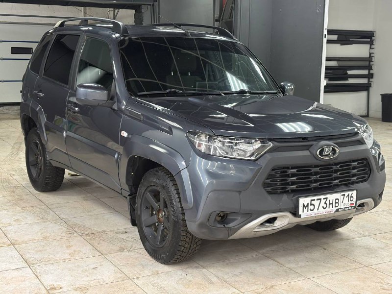 Нива тревел блек 2021 год 1 хоз Комплектация максималка камера заднего вида, карплей, подогрев лоб...