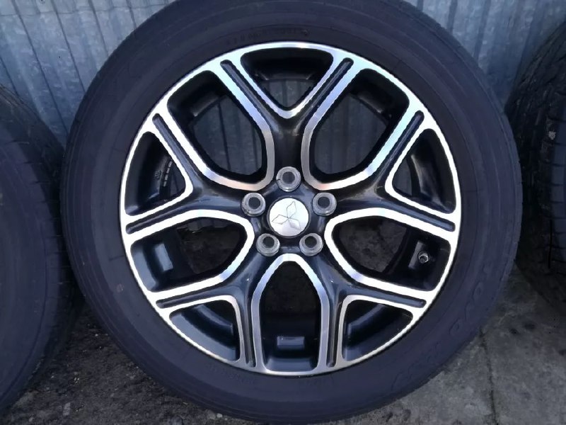 Колеса Mitsubishi Outlander. Оригинал. Зимние. Шипы. 225/55 R18. Колеса в идеальном состоянии. 45000...