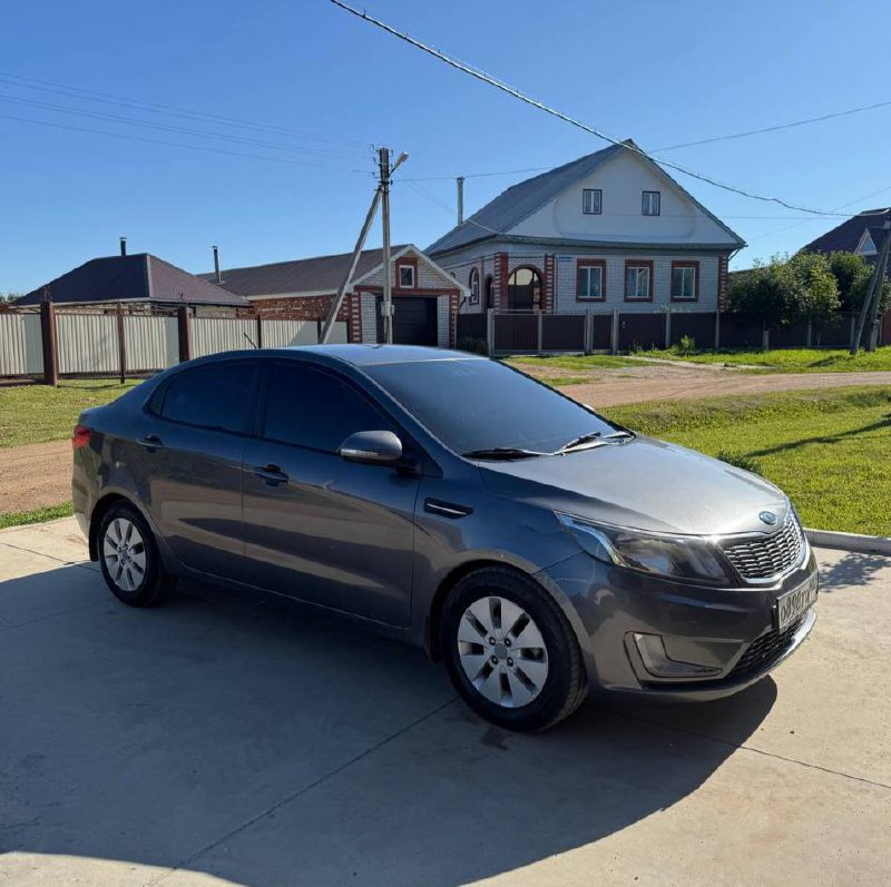 Продам kia rio 2013 год 1,6 123 л.с комплектация prestige от собственника документы чистые мотор ...