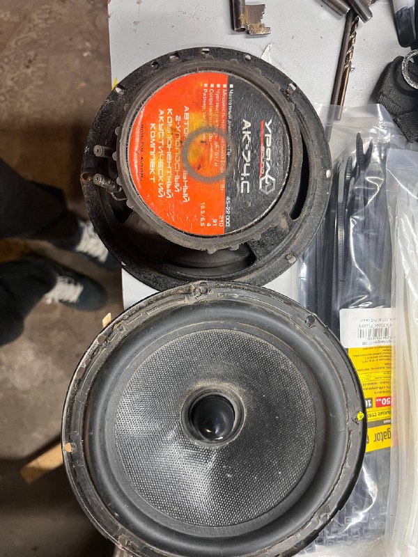 Продам мид басс ак-74.с 16.5 см max 210Ватт за цену договоримся...