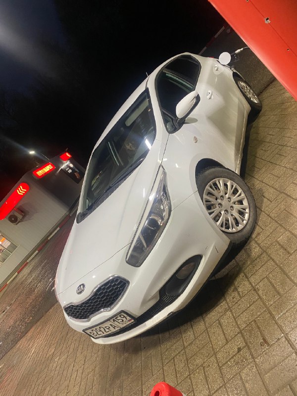Продам Kia Ceed 2012 года Родной пробег 105 ДТП в знаний бампер (шаркнули) Смотреть на садовом В с...