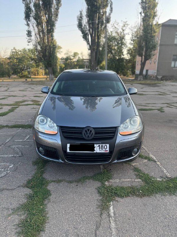 Продам Jetta 5, мотор 2,5 170л.с, 200.000 пробег, я собственник. Машина приехала с США без поврежд...