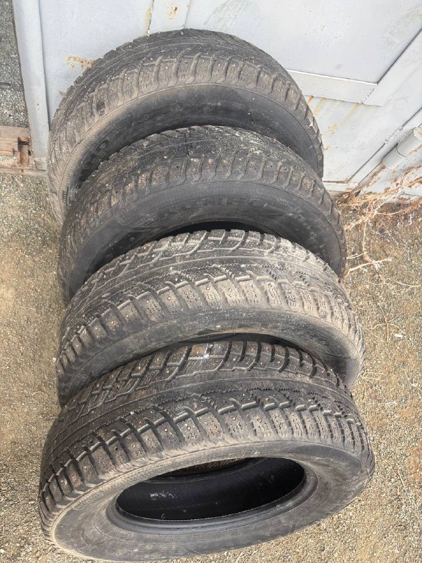 Продам зимню резину r16 215/70...