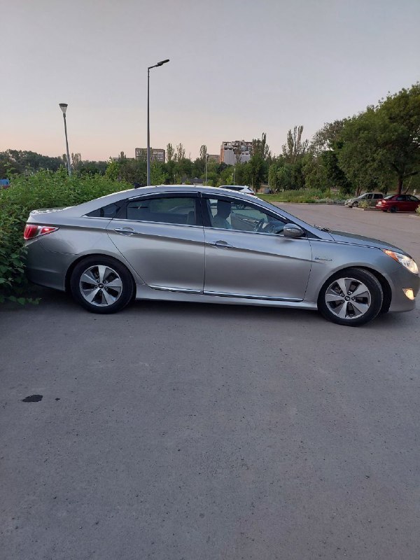 Hyundai Sonata 2.4 Hybrid 
2012 г.пробег 240000 км.Растаможена, Максимальная комплектация. Очень тих...
