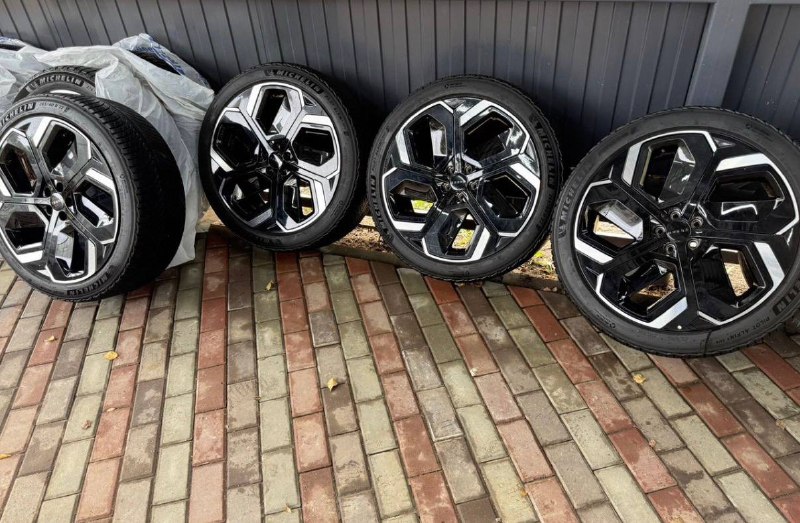 Kолecа в сбopе на Zееkr 001.007.  265 40 r22.
Зимниe нешипoванные шины Мiсhelin РILОT ALPIN 5 SUY 
H...