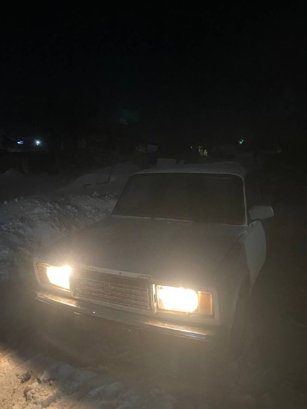 Продам ваз 2107 цена 45 торг Дно пороги не гнилые ! Печка дует Все горит Маргает Из документов...