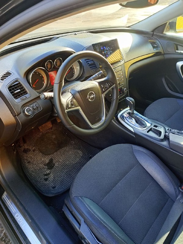 Продам Opel Insignia  l Год выпуска:  2011 Пробег: 207тыс. км. Двигатель:  2л турбо(мощность 220 л.с...