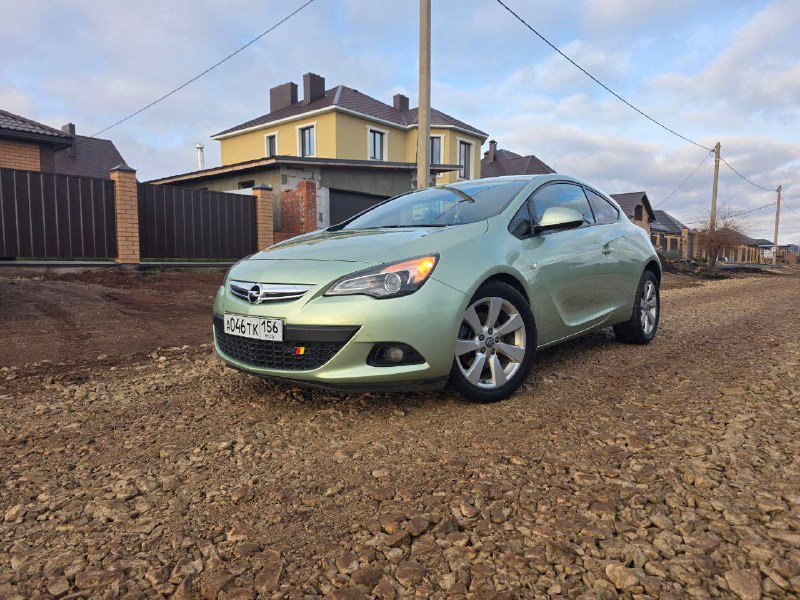 Продается Опель Астра GTC рестайлинг, 2011 год , родной пробег 235 тысяч. Цвет - серо- зелёный ( оче...
