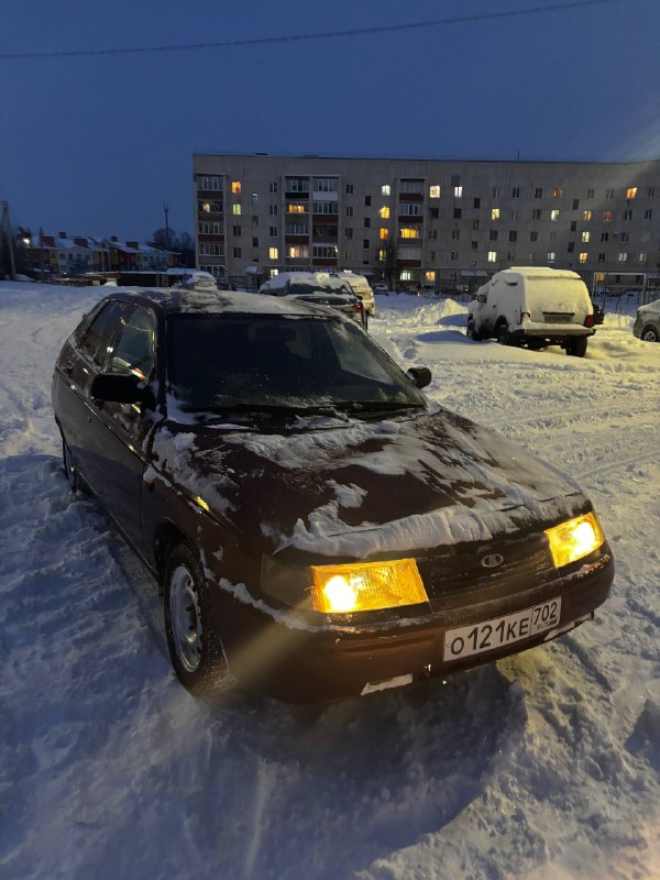 ВАЗ 2112 2005г, шеснарь 1,6 По технической части полностью обслужена, не едет а летит, по кузову ест...