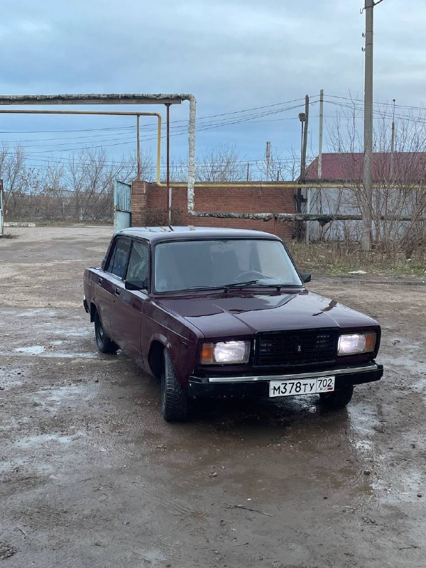 Продам ваз 2107 2007 года 
Инжектор 
Движка в норме
Доки ПТС дкп 
Находится в стерлике 
60к...