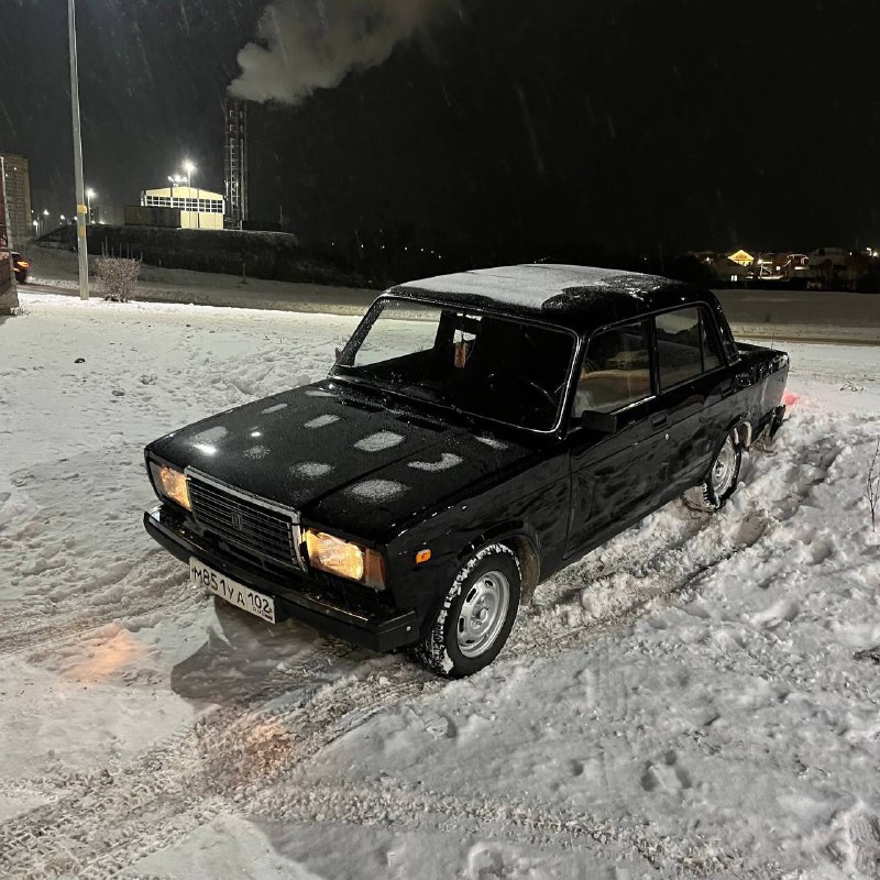 Продам ваз 2107 в черном цвете космос 2010 года выпуска вся в родне учет я 2 хоз в одной семье 90...