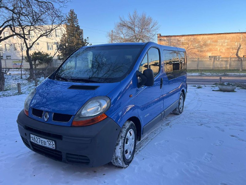 Renault Trafic 2003 год. 1.9 дизель, 100 лс 353 тысяч пробег. Машина южная -ржавчины нет, почти вся ...