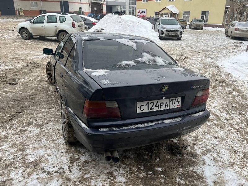 E36 M50b25 ванос (200сил) На уверенном ходу Документы чистые,салон приятный, дно целое, пороги пошли...