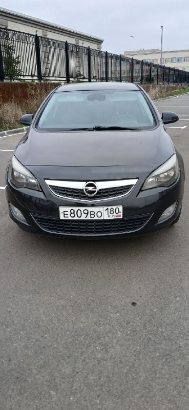Продам Opel Astra j 1.4 turbo бензин ⛽️  год 2011 авто в хорошем состоянии салон чистый не прокуренн...